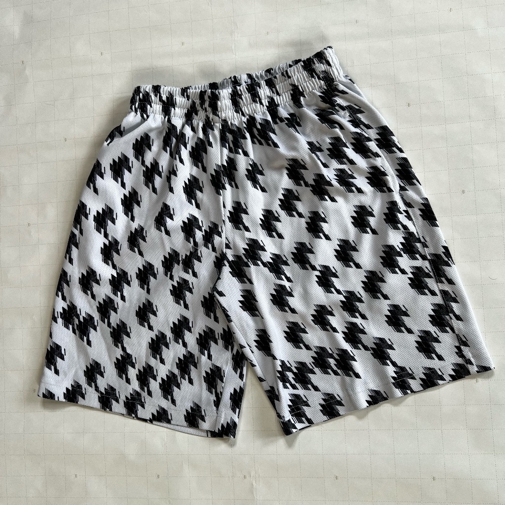 Xersion Boys Black & White Quick-Dri Shorts – Size S (8)